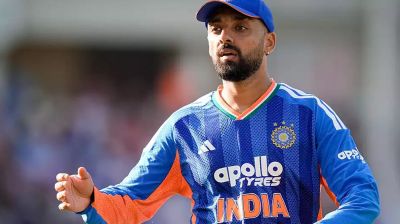 আফগানিস্তান সিরিজ থেকে ছিটকে গেলেন বরুণ