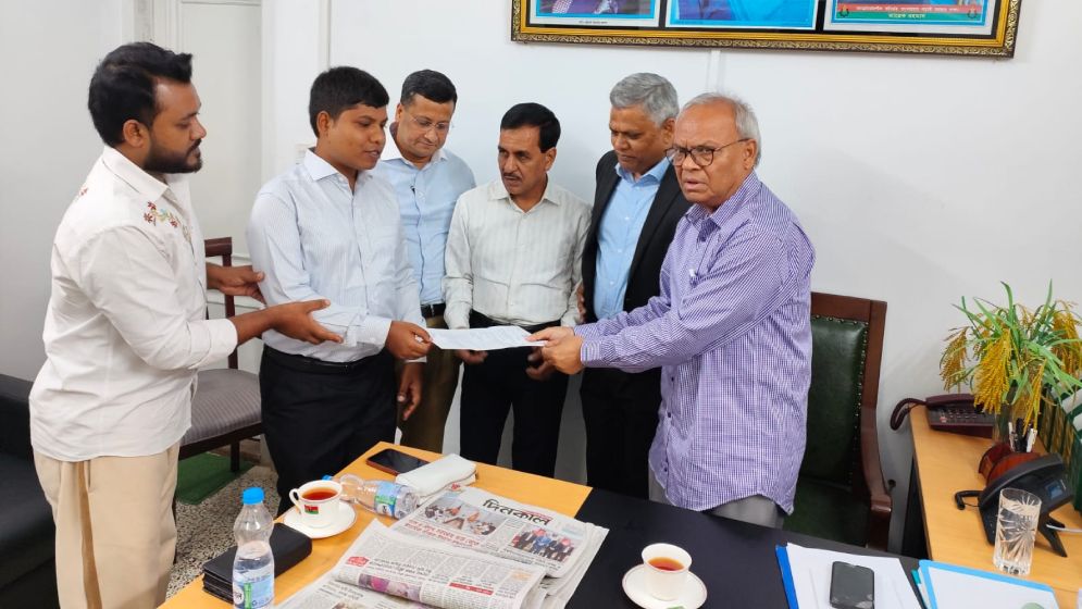 প্রধানমন্ত্রীর উদ্যোগে চাকরি পেল আজন্ম দৃষ্টিহীন রাবি শিক্ষার্থী
