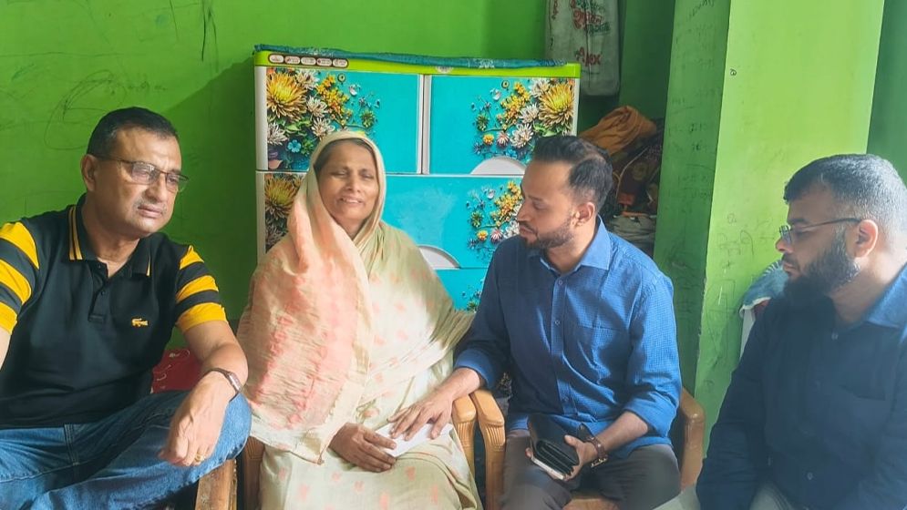 গুম হওয়া ছাত্রদল নেতা আলামিনের মায়ের খোঁজ নিলেন প্রধানমন্ত্রী তারেক রহমান