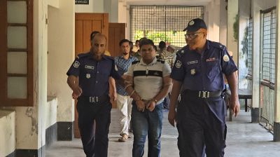 জামিন নামঞ্জুরে এজলাসেই পুলিশের ওপর হামলা!