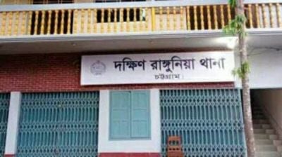 মধ্যরাতে প্রবাসীর বাড়িতে হামলা, পরিবারকে বাঁচাতে ফেসবুক লাইভে আকুতি
