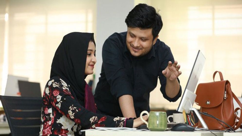 যেসব কথা সহকর্মীর সঙ্গে কখনো শেয়ার করবেন না