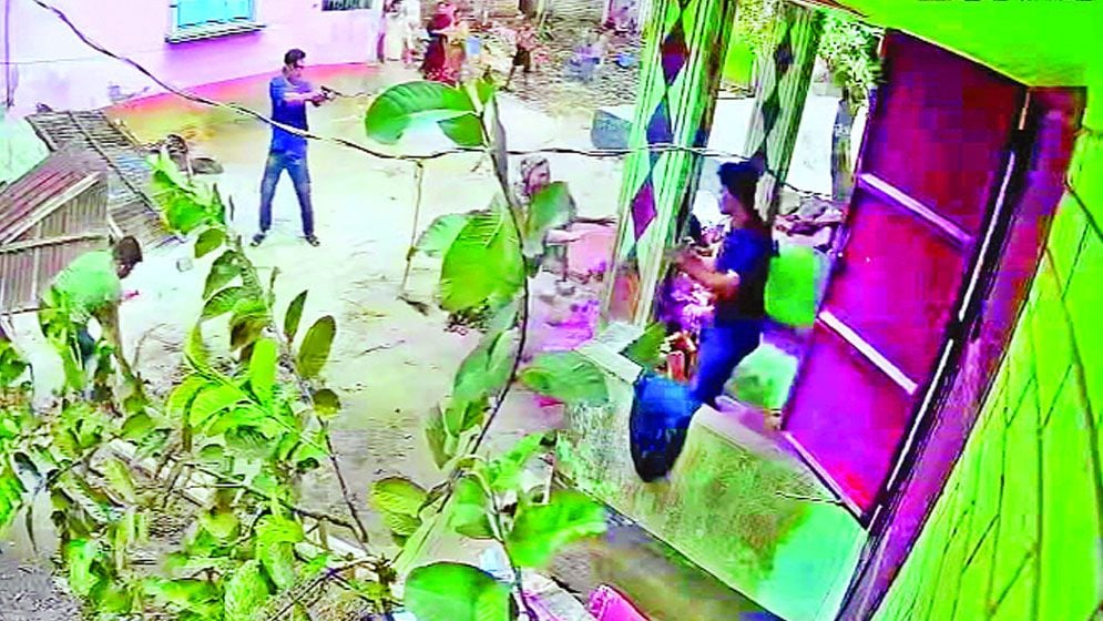 পেশাদার সন্ত্রাসীরা নিয়ন্ত্রণহীন