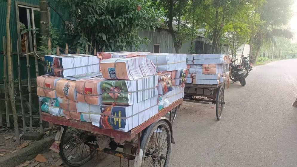 ভাঙারির ঘরে মিলল নবম-দশমের ২ হাজার ২৬২ সরকারি বই, ব্যবসায়ী গ্রেফতার