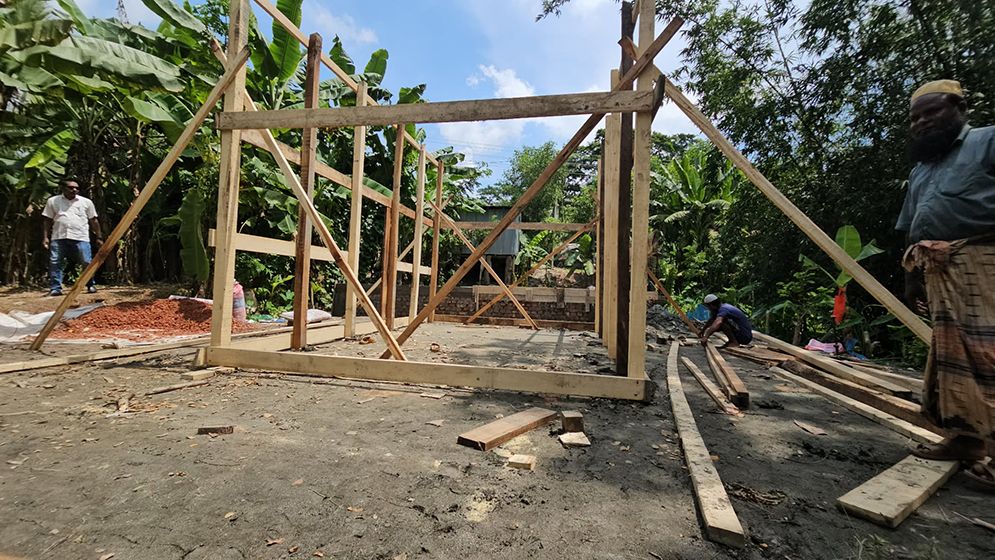 কবরস্থানের জমি দখল করে বিএনপি নেতার ঘর নির্মাণের অভিযোগ