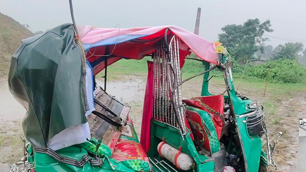পীরের দরবারে যাওয়ার পথে প্রাণ গেল ৩ জনের