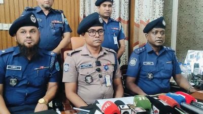 স্বর্ণের চেইনের লোভে নামাজরত বৃদ্ধাকে হত্যা