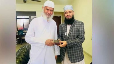 জাকির নায়েকের কাছ থেকে ‘কিসওয়াতুল কাবা’ উপহার পেলেন আজহারী