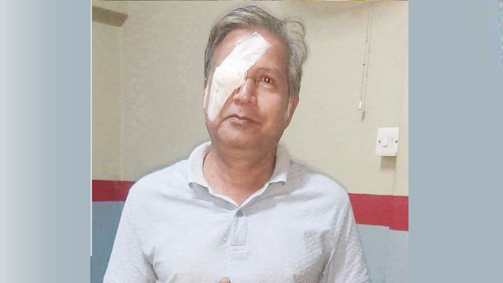 অপারেশনের ব্যান্ডেজসহ সাবেক উপজেলা ভাইস চেয়ারম্যান আটক