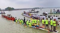 ঢাক-ঢোল আর বৈঠার ছন্দে সুনামগঞ্জে নৌকা বাইচ অনুষ্ঠিত