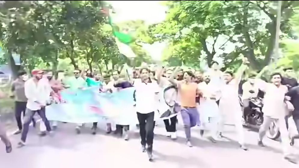 সাবেক উপজেলা চেয়ারম্যানের নেতৃত্বে কার্যক্রম নিষিদ্ধ যুবলীগের ঝটিকা মিছিল