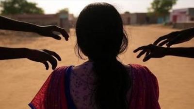 ভারতে ধর্ষণের পর হত্যা, খোলা মাঠে কুকুর খাচ্ছিল তরুণীর লাশ