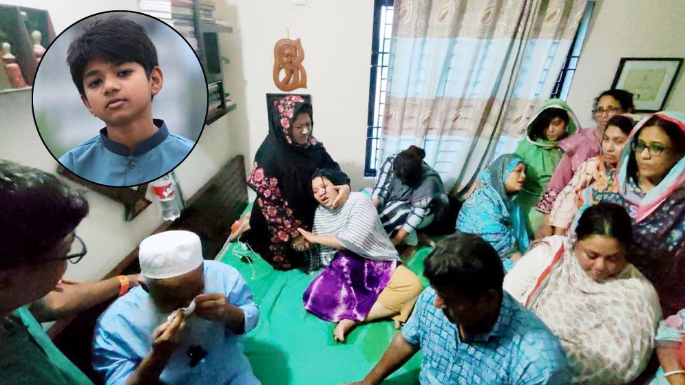অপ্রতীমকে হারিয়ে পাগলপ্রায় মা নাহিদা, প্রশ্ন রাখলেন ‘এটা কোন দেশ’