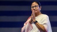 তৃণমূলের নাম-প্রতীক ফিরে পেতে সুপ্রিম কোর্টে মমতা