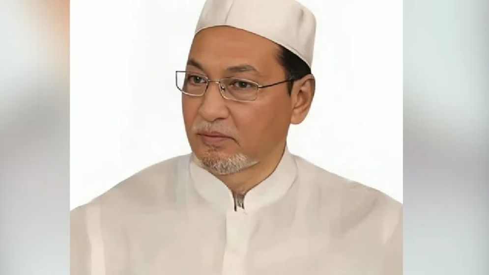 ওমরাহ পালন শেষে দেশে ফিরেছেন চিফ হুইপ