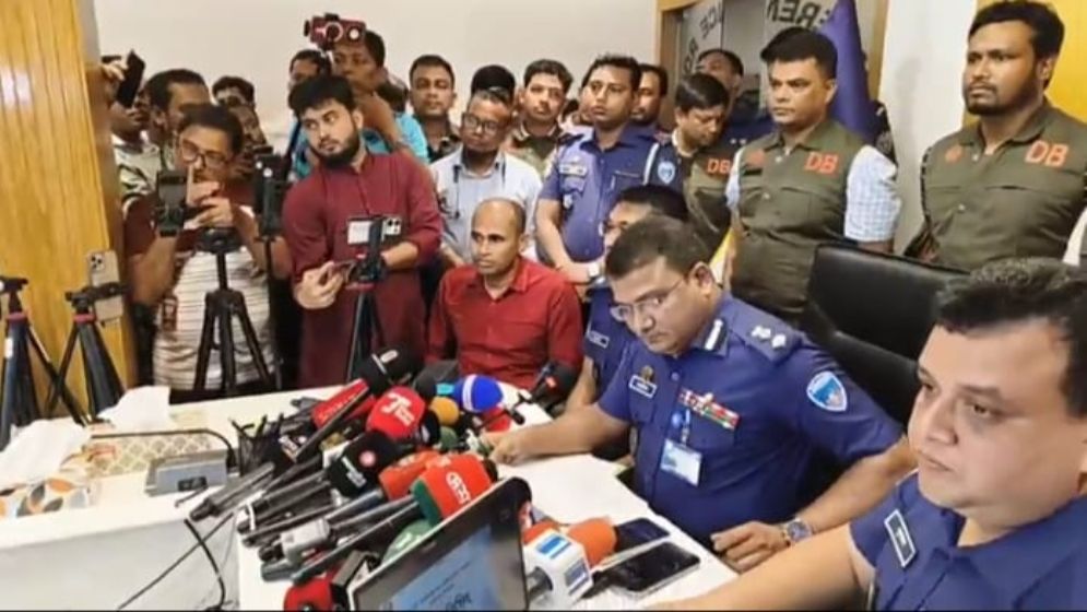 অপ্রতিম হত্যা: আনাস-ফাহিমের আটক নিয়ে পুলিশের বক্তব্যেই অমিল!
