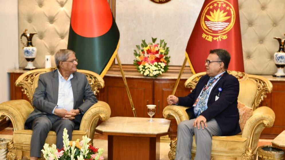 রাষ্ট্রপতির সঙ্গে জাতীয় বিশ্ববিদ্যালয়ের ভিসির সাক্ষাৎ