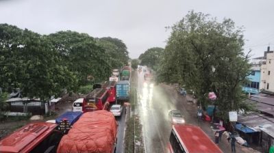 বাস বিকল হয়ে ঢাকা-চট্টগ্রাম মহাসড়কে ১৩ কিলোমিটার যানজট