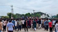 অপ্রতিম হত্যার বিচার দাবিতে ঢাকা-চট্টগ্রাম মহাসড়ক অবরোধ
