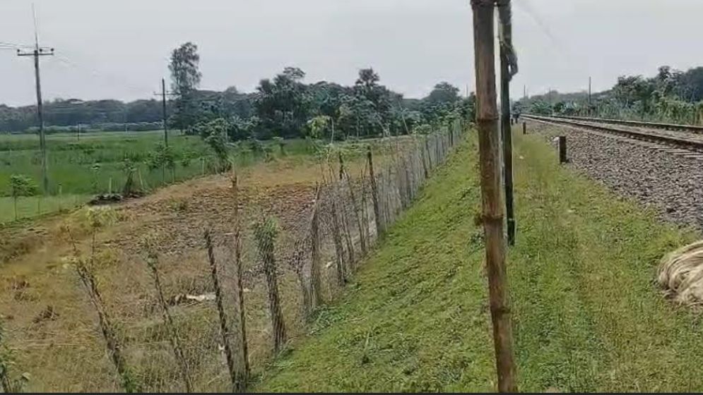 কাশিয়ানীতে রেলের জমিতে প্রভাবশালীদের থাবা