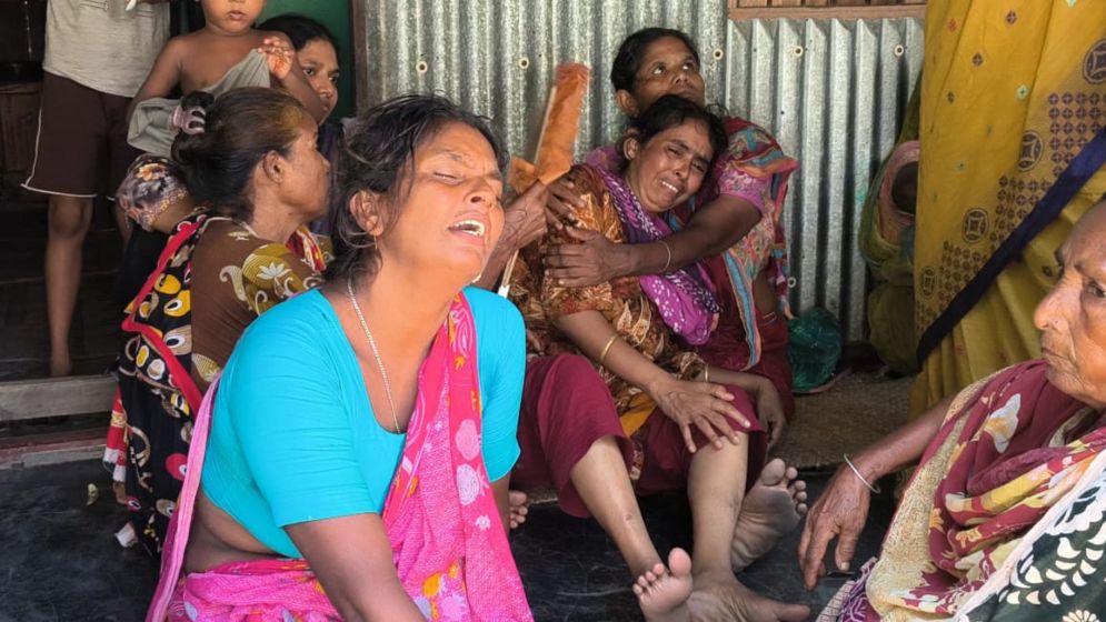 ব্যাটারি চুরি করতে গিয়ে ধরা খেয়ে শ্বশুরকে লাথি জামাতার, অতপর