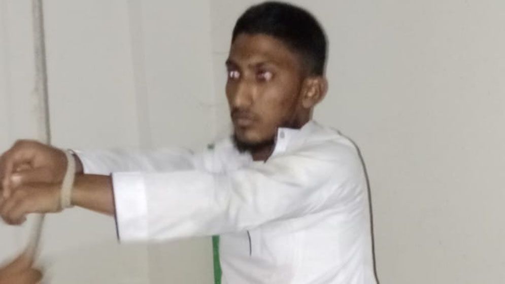 ছাত্রীকে ধর্ষণচেষ্টার অভিযোগে ইমামকে গণপিটুনি, চাকরি থেকে অব্যাহতি
