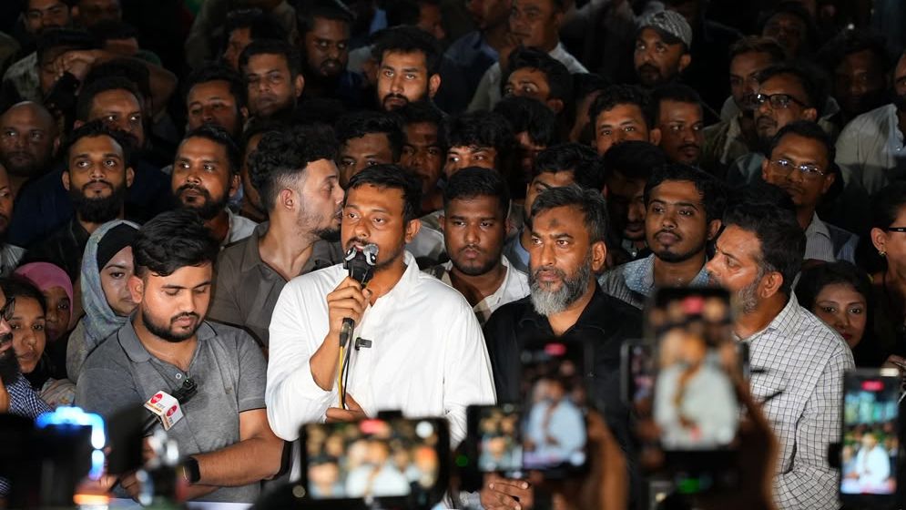 জ্বালানি তেলের মূল্যবৃদ্ধির প্রতিবাদে এনসিপির বিক্ষোভ