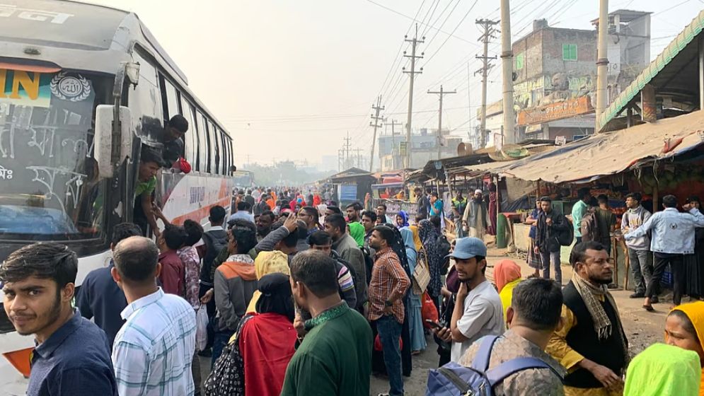 তেলের দাম বাড়তেই গাজীপুরে বাড়তি ভাড়া, যাত্রী-শ্রমিক বাগবিতণ্ডা