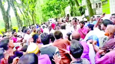 সারের দাবিতে সড়ক অবরোধ ৪৫ বস্তা জব্দ