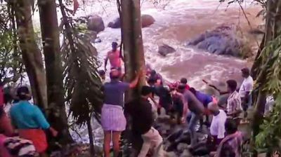 কেরালায় আকস্মিক বন্যায় ৫ জনের মৃত্যু, নিখোঁজ ২