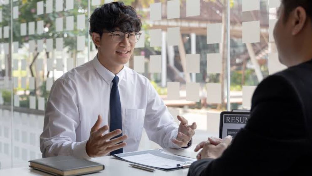 সাক্ষাৎকারের যে প্রশ্নগুলোর উত্তর রাখবেন ঠোঁটের আগায়