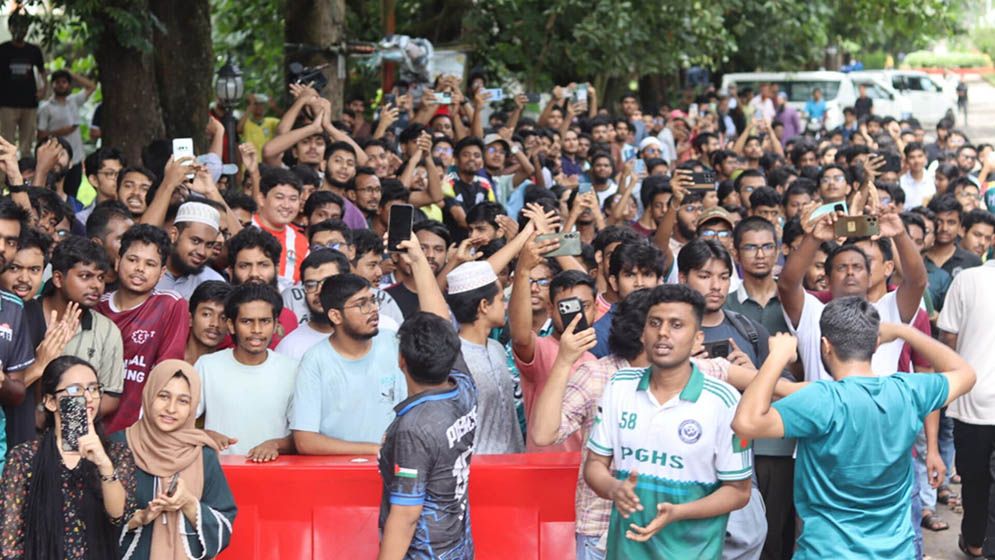 চুয়েটে ফের উপাচার্য পরিবর্তনের প্রতিবাদে সর্বাত্মক শাটডাউন