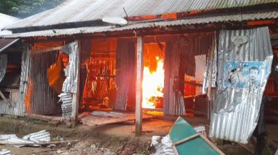 গৃহবধূকে সংঘবদ্ধ ধর্ষণ, বিচার দাবির মানববন্ধন থেকে ধর্ষকদের বাড়িতে আগুন