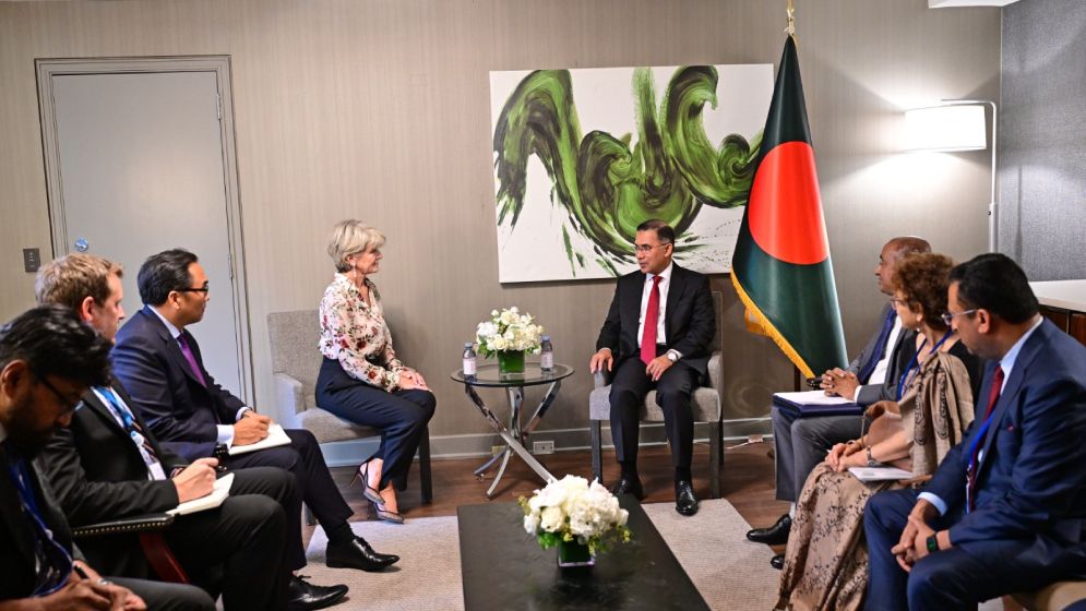 প্রধানমন্ত্রীর সঙ্গে জাতিসংঘ মহাসচিবের বিশেষ দূতের সৌজন্য সাক্ষাৎ