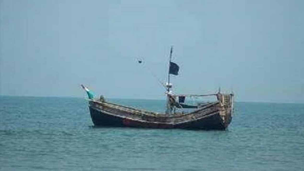 ৪ দিন ধরে সাগরে ভাসছে বিকল ট্রলার, উদ্ধারের অপেক্ষায় ১৮ জেলে