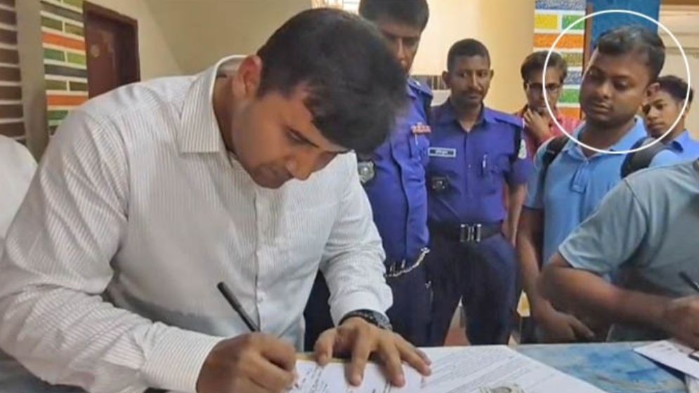 নির্বাহী ম্যাজিস্ট্রেট পরিচয়ে প্রতারণা, যুবকের এক বছরের কারাদণ্ড