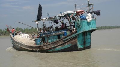 ‘সাগরে মাছ ধরে এখন আর সংসার চলে না’