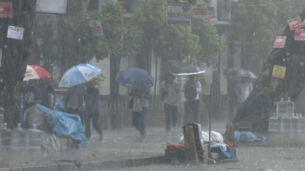 দুপুরের মধ্যে দেশের ১১ জেলায় ঝোড়ো হাওয়াসহ বজ্রবৃষ্টির আভাস