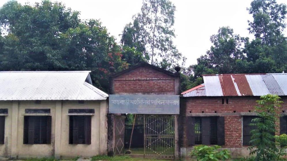 এক শিক্ষার্থীর ১৯ শিক্ষক-কর্মচারী