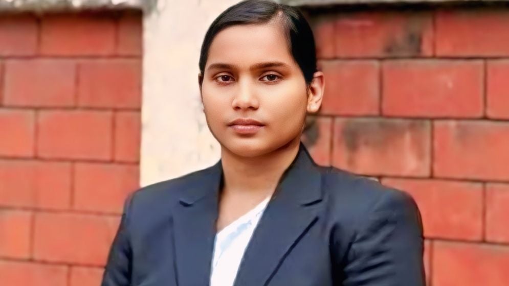 যমজ সন্তান সামলে জজ হলেন শারমিন