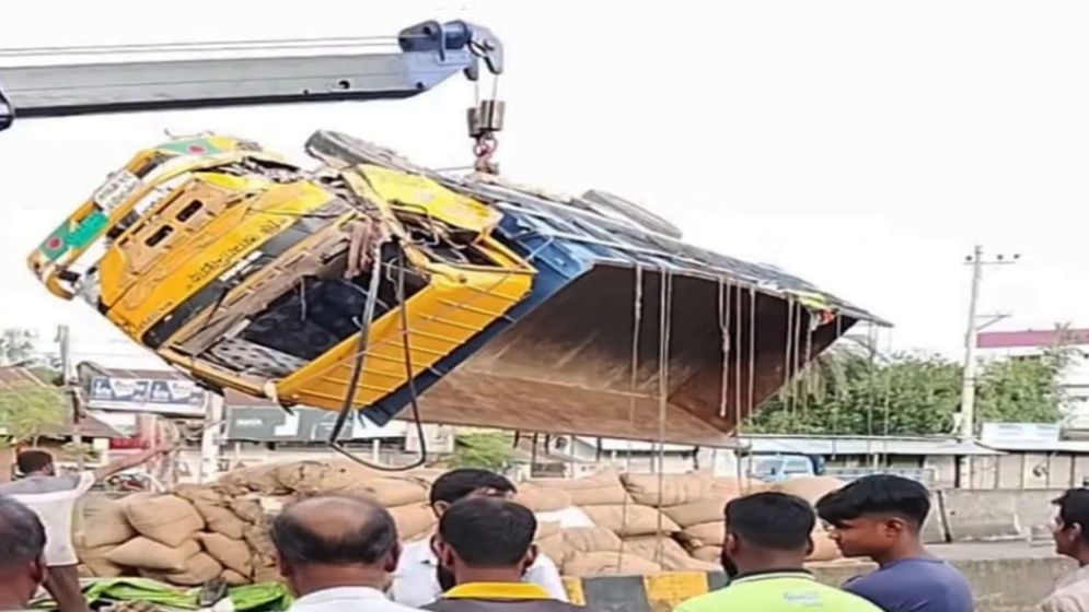 বগুড়ায় মাইক্রোবাস-ট্রাকের মুখোমুখি সংঘর্ষে নিহত ২