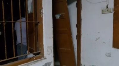 থানার দরজা ভেঙে পালাল কিশোর গ্যাংয়ের ১৭ সদস্য, যা বলছে পুলিশ