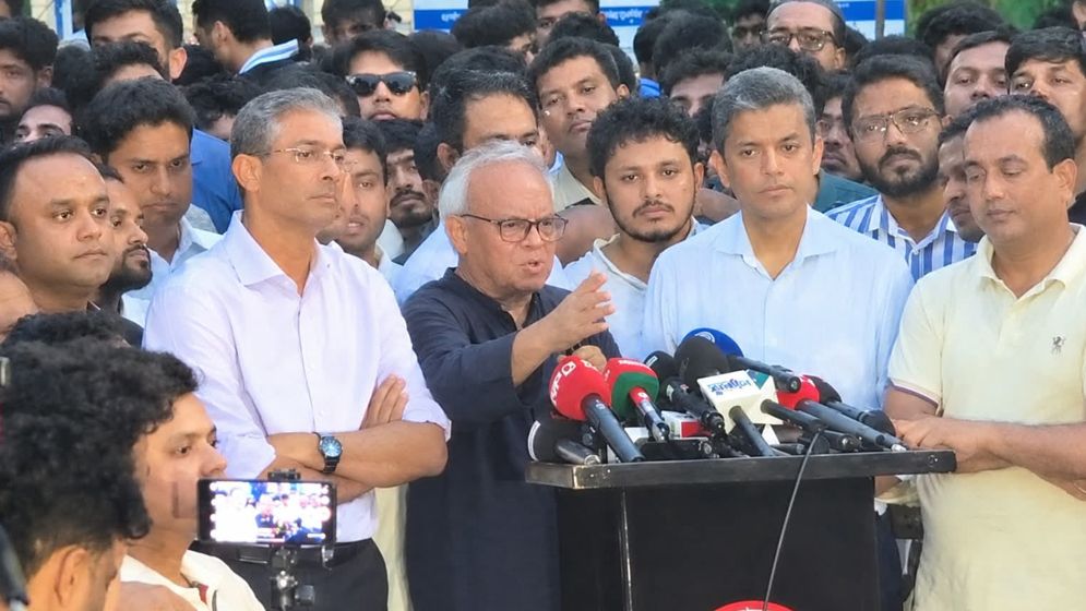 যারা আগুন-বোমাবাজি করছে, তারা স্বাধীনতা ও গণতন্ত্রের শত্রু: রিজভী