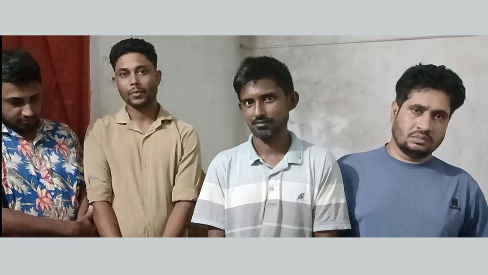 ইয়াবা সেবনের সময় ছাত্রদল-স্বেচ্ছাসেবক দলের ২ নেতাসহ গ্রেফতার ৪