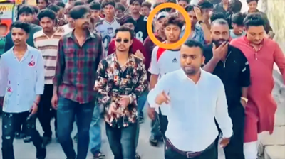 মিছিলে ছাত্রদল নেতার পেছনে কিশোর গ্যাং লিডার, ছবি ভাইরাল