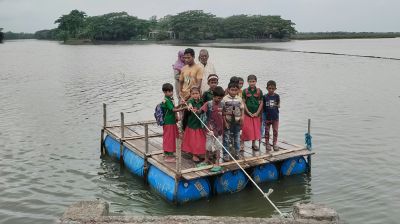 ড্রামের ভেলায় স্বপ্ন পাড়ি