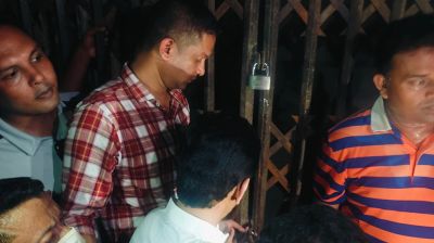 জনরোষের মুখে মদের দোকানে তালা দিল যুবদল-ছাত্রদল