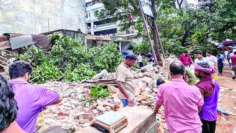 মধ্যরাতে গুঁড়িয়ে দেওয়া হলো স্বাস্থ্যসেবা কেন্দ্র
