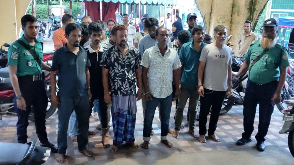 বরিশালে গোপন বৈঠককালে গ্রেফতার ১২