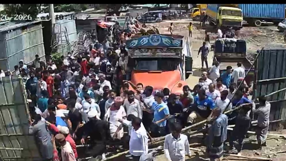 মোহাম্মদপুরে জমি দখল কেন্দ্র করে হামলা-ভাঙচুর